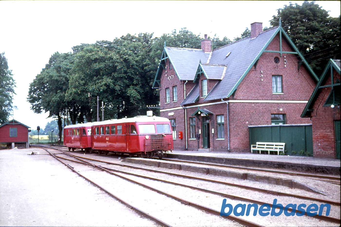 Særtog med ØSJS Sm 13 + Sp 1. Valø station Særtog med ØSJS Sm 13 + Sp 1. Valø station