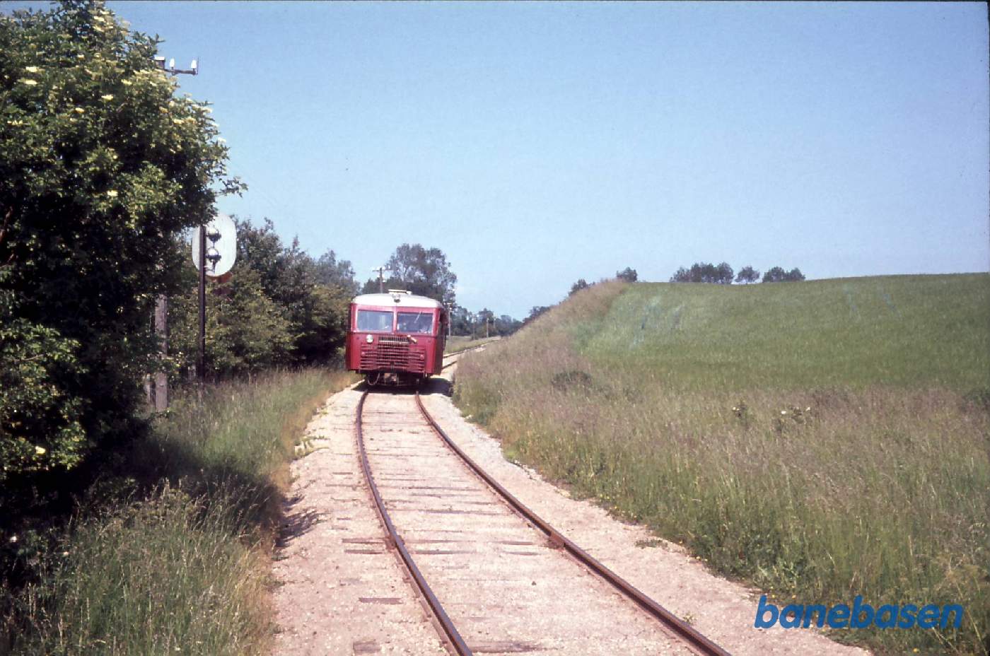 Indkørslen til Rødvig set mod Store Heddinge Indkørslen til Rødvig set mod Store Heddinge