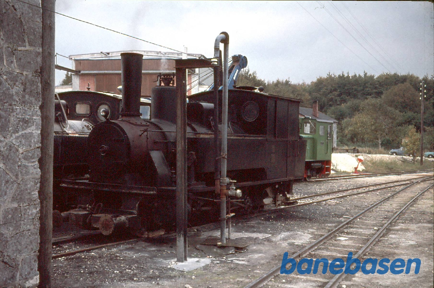 Smalspor. Faxe kalk FJ IV ved remisen Smalspor. Faxe kalk FJ IV ved remisen