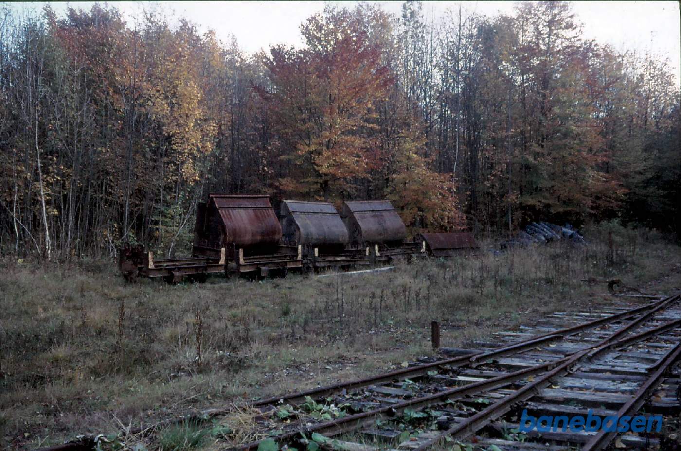 Smalspor. Udrangeret smalsporsmateriel ved Tokkekøb hegn 1974 Nordsjælland