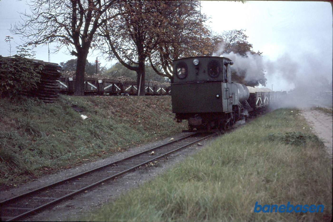 Sukkerroebaner. Saxkøbing. Tog kører ud med roeaffald Sukkerroebaner. Saxkøbing. Tog kører ud med roeaffald