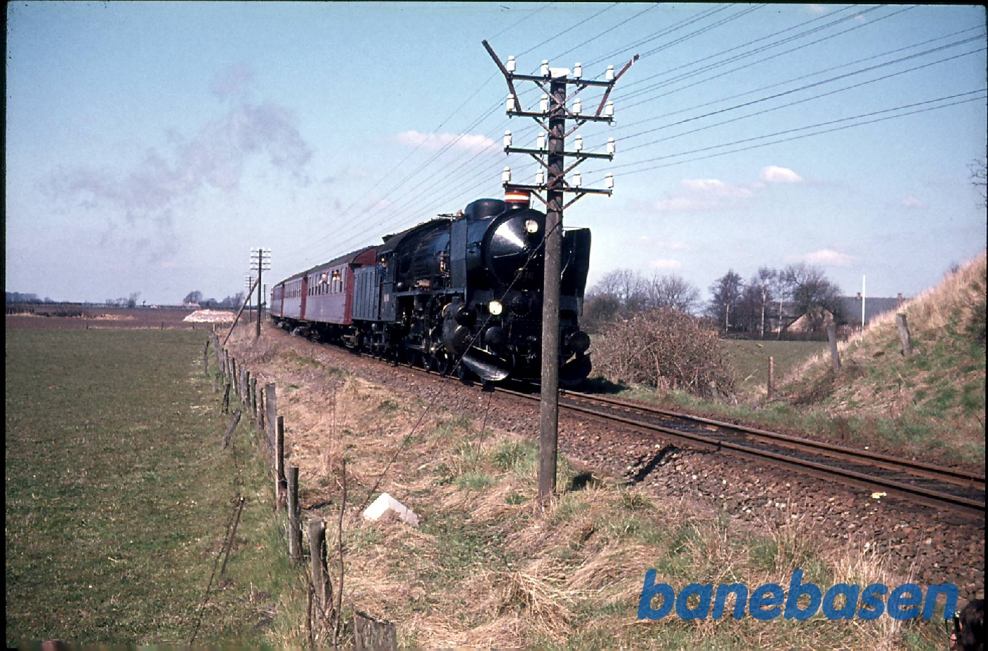 DSB. Indvielse af jernbanemuseet 17/4 1975. På vej mod Ringe R 946