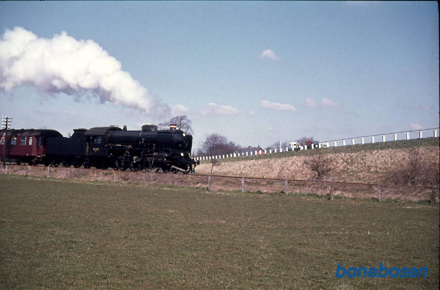 DSB. Indvielse af jernbanemuseet 17/4 1975. På vej mod Ringe R 946