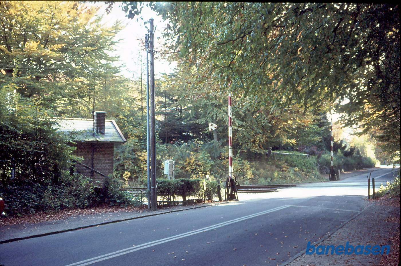 Frydenlund mellempost set mod strandvejen