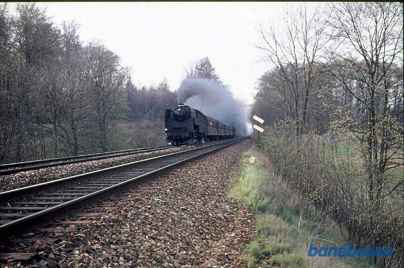 Syd for Folehaven. Tog med S-maskine Syd for Folehaven. Tog med S-maskine