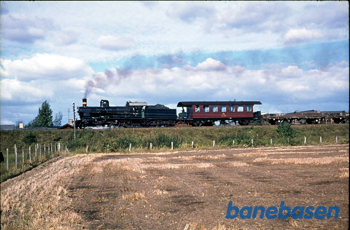 DSB D 826 under indkørsel til Tureby fra Roskilde DSB D 826 under indkørsel til Tureby fra Roskilde