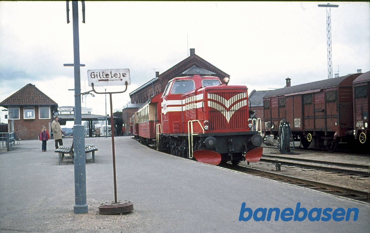 Tur med GDS L2 og C41 og C42 på Gribskovbanen. Før afgang i Hillerød Tur med GDS L2 og C41 og C42 på Gribskovbanen. Før afgang i Hillerød