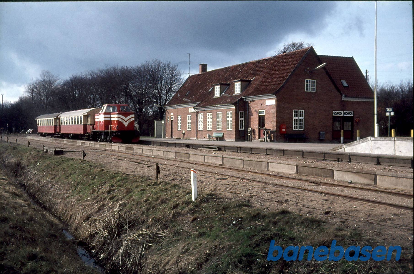 Tur med GDS L2 og C41 og C42 på Gribskovbanen. Vejby station Tur med GDS L2 og C41 og C42 på Gribskovbanen. Vejby station