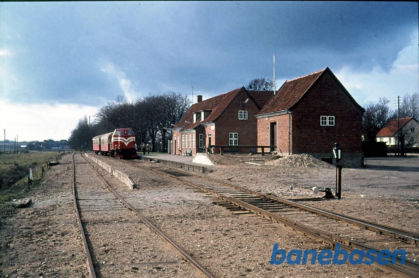 Tur med GDS L2 og C41 og C42 på Gribskovbanen. Vejby station Tur med GDS L2 og C41 og C42 på Gribskovbanen. Vejby station
