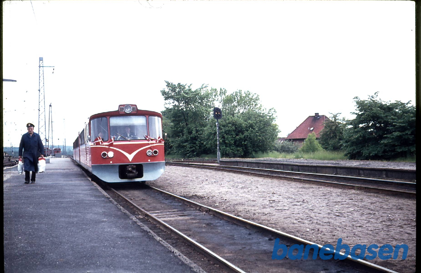 HFHJ 75 års jubilæum. Jubilæumstog ankommer til Hillerød HFHJ 75 års jubilæum. Jubilæumstog ankommer til Hillerød
