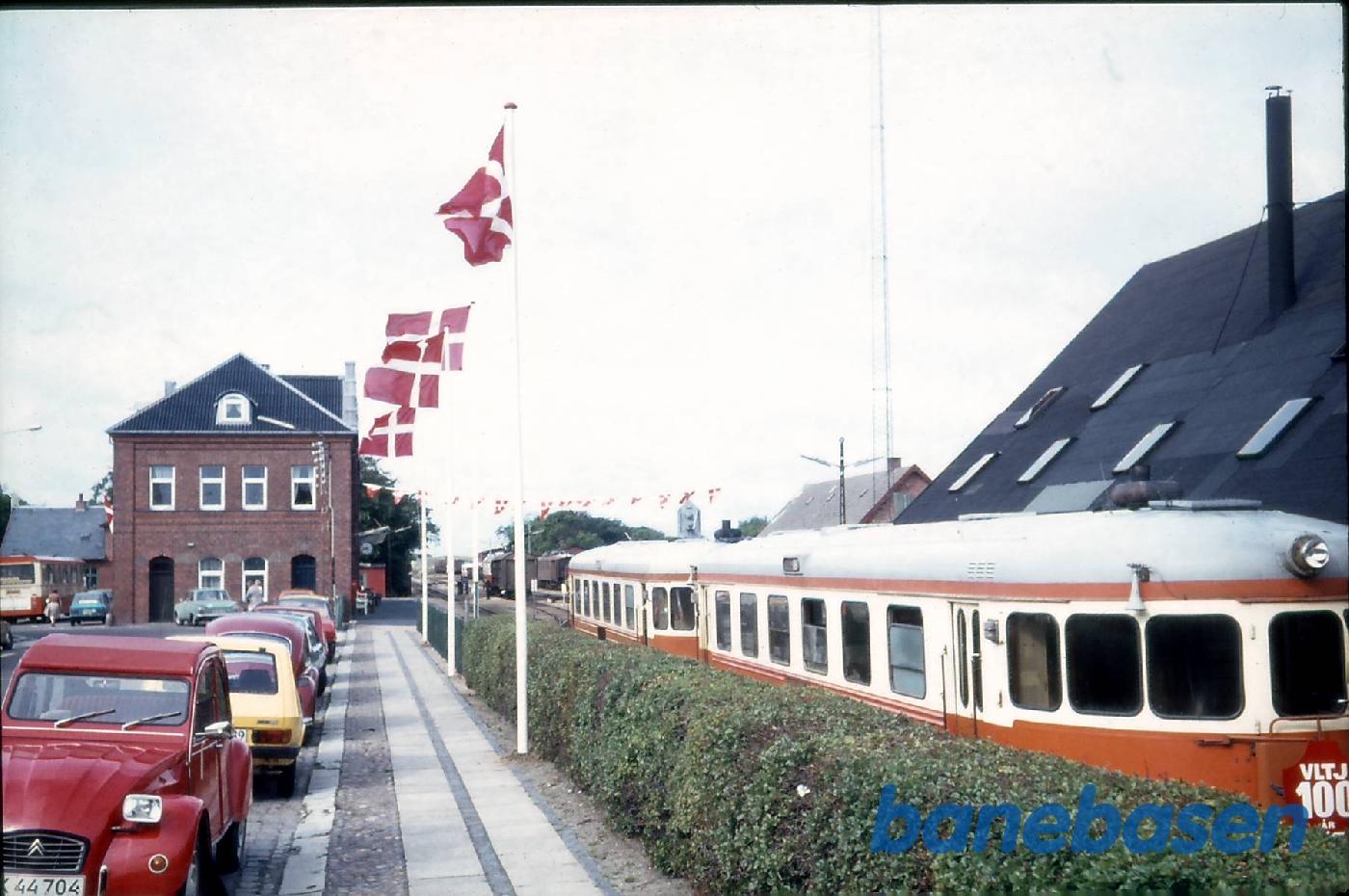 VLTJ 75 års jubilæum. Daddelæsker på Lemvig station VLTJ 75 års jubilæum. Daddelæsker på Lemvig station
