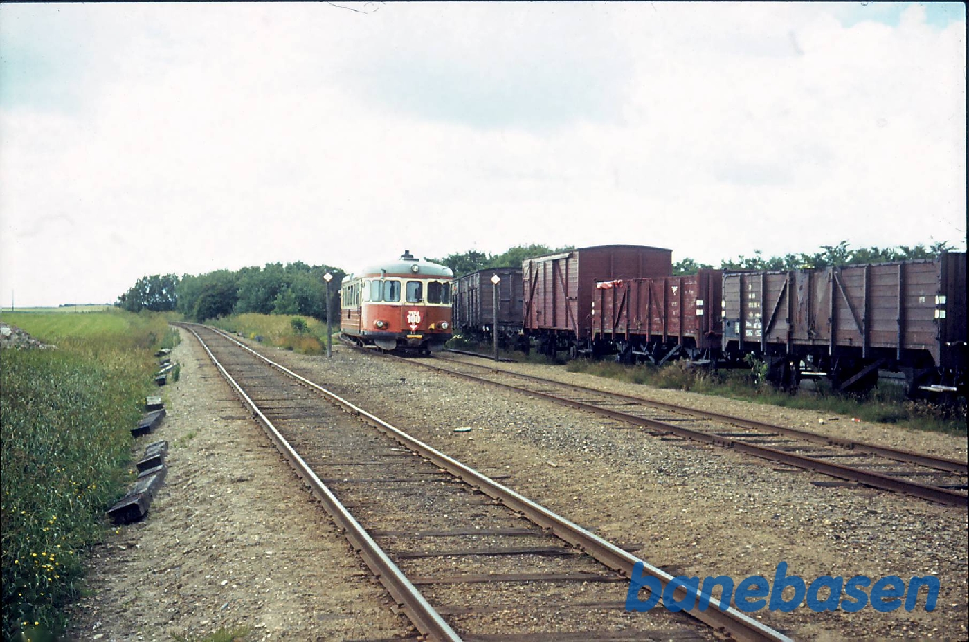 VLTJ 75 års jubilæum. Daddelæske forlader Lemvig station mod Tyborøn VLTJ 75 års jubilæum. Daddelæske forlader Lemvig station mod Tyborøn