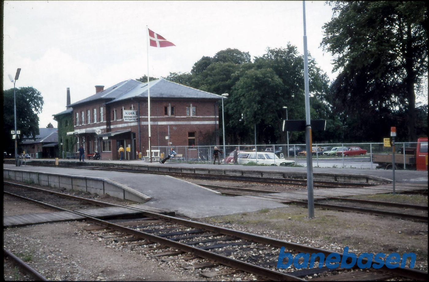 ØSJS 100 års jubilæum. Flag på Hårlev station ØSJS 100 års jubilæum. Flag på Hårlev station
