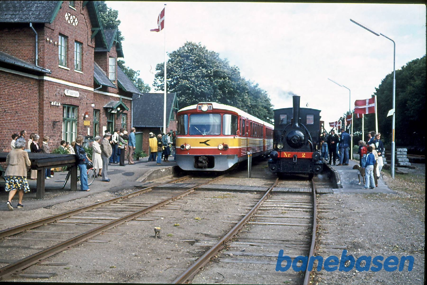 ØSJS 100 års jubilæum. ØSJS Køge overhales af Y-tog ØSJS 100 års jubilæum. ØSJS Køge overhales af Y-tog