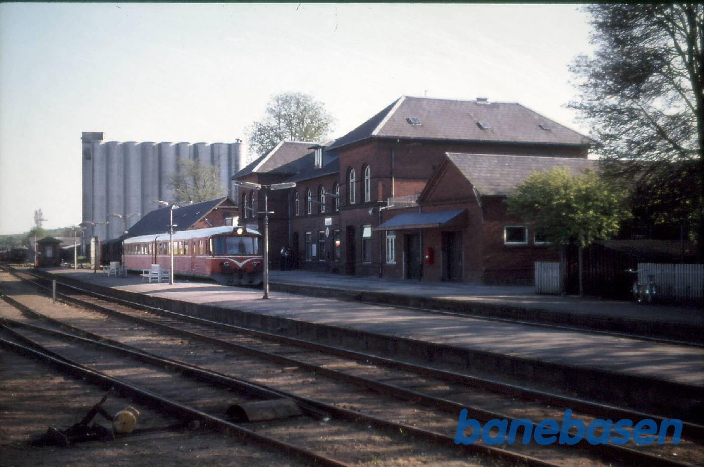 Odder banegård med Y-tog Odder banegård med Y-tog