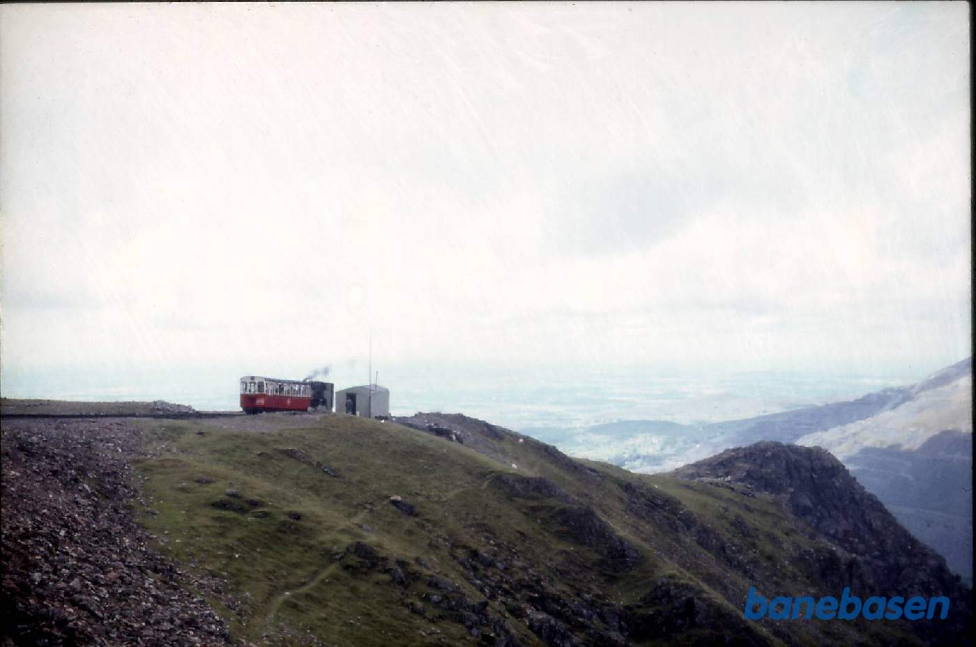Smalsporsbaner i Wales. Clogwyn mellemstation