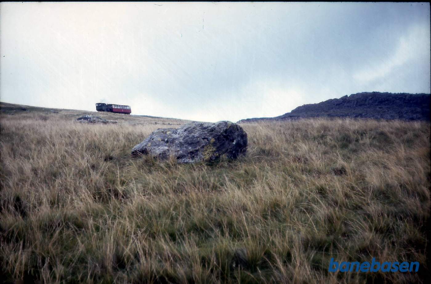 Smalsporsbaner i Wales. Tog på vej op