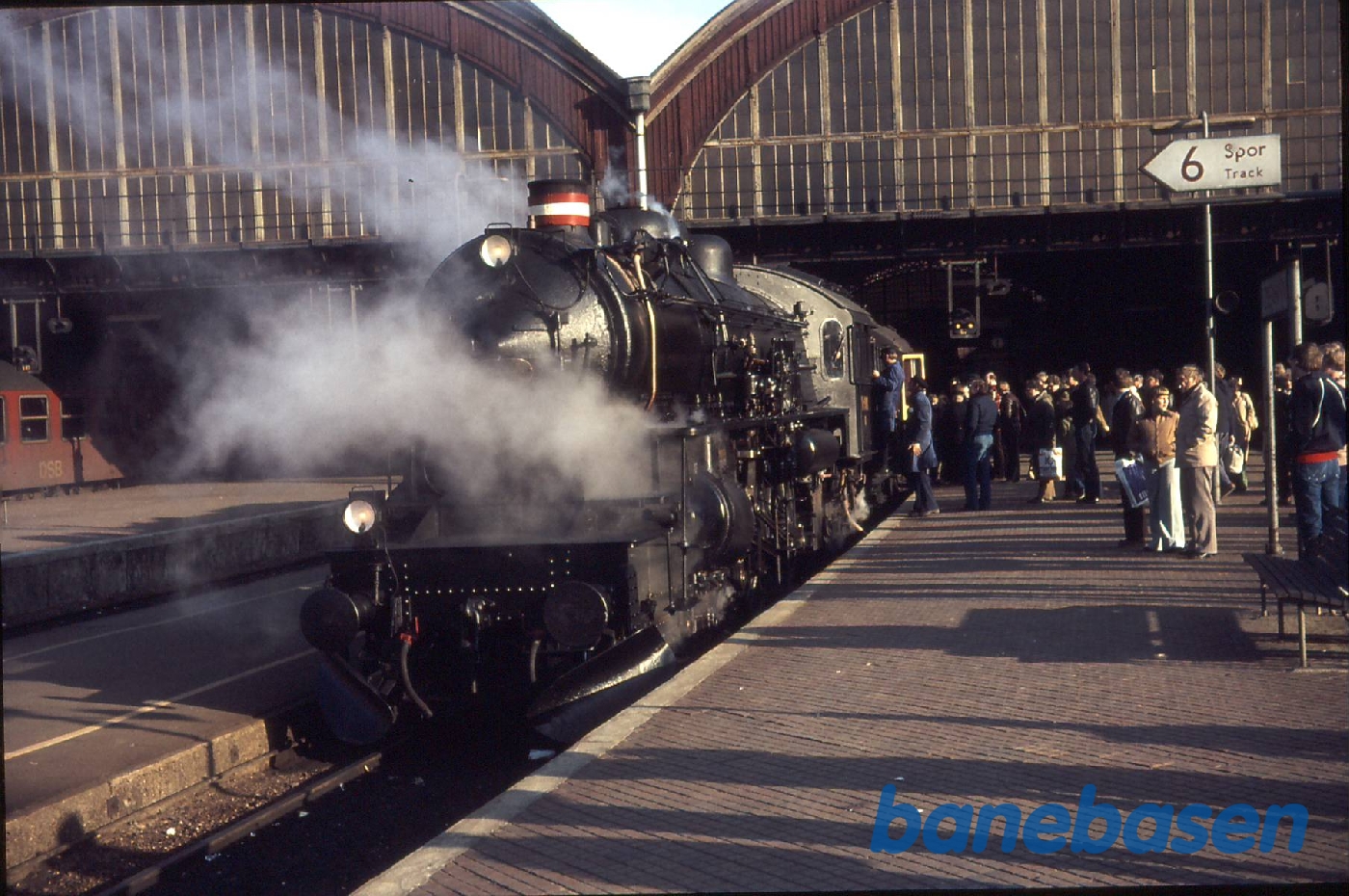 På tur med DSB E 991. Afgang fra København På tur med DSB E 991. Afgang fra København