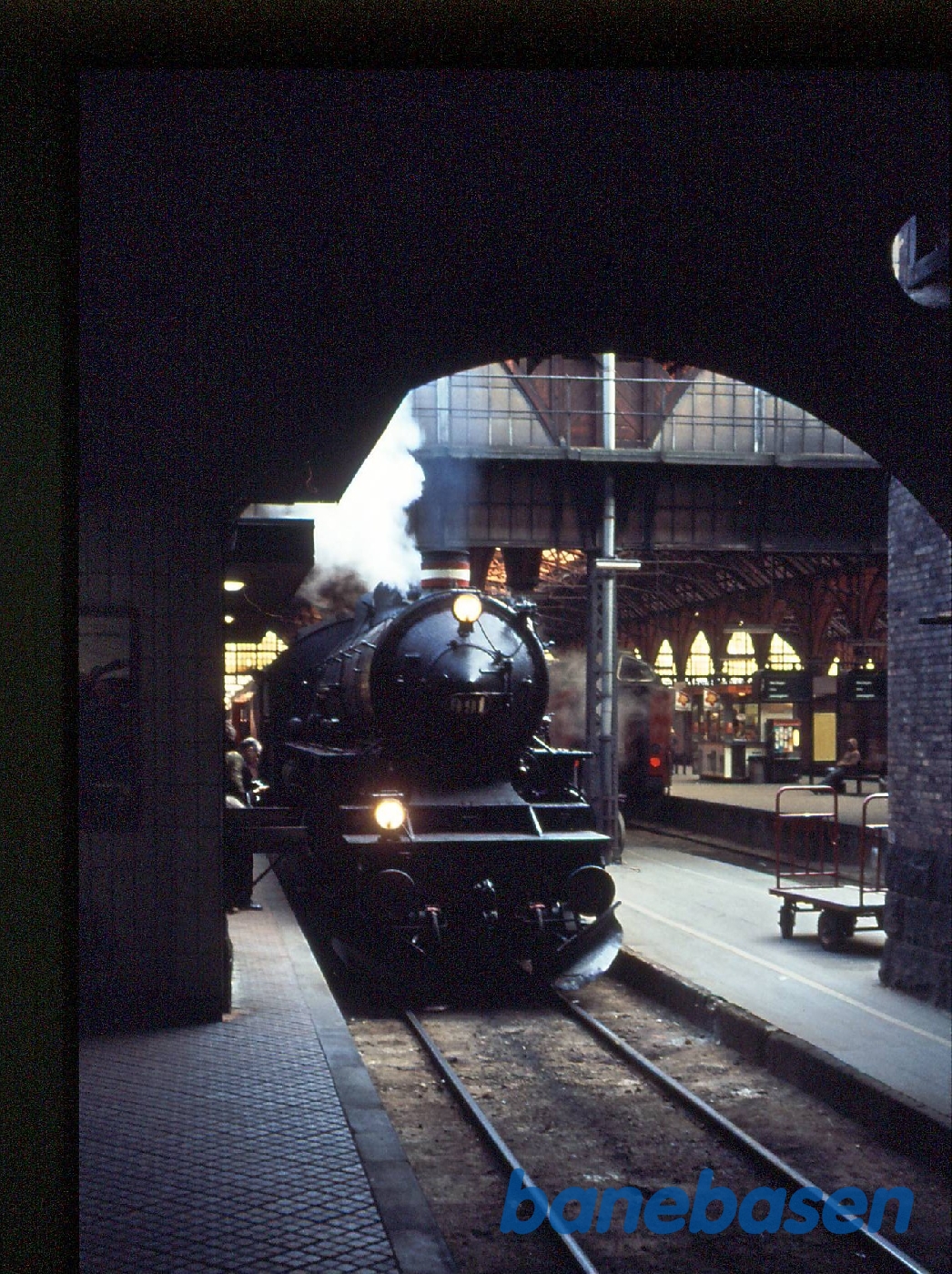 På tur med DSB E 991. Ankomst til Københavns Hovedbanegård På tur med DSB E 991. Ankomst til Københavns Hovedbanegård