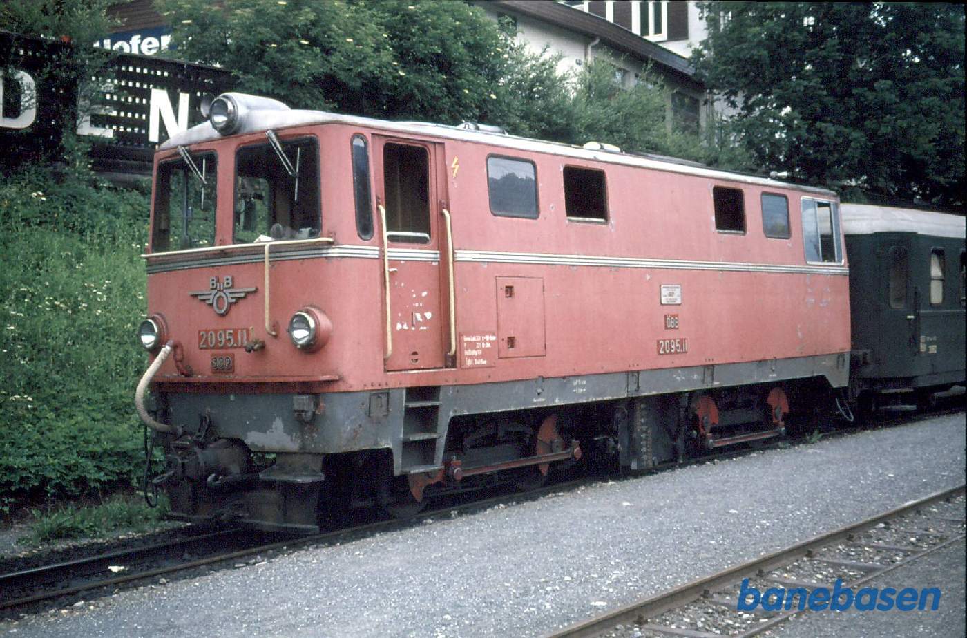 Østrig - Smalsporsbaner. Lok 2095.11 på Zell am See station