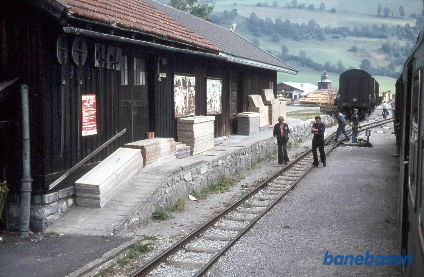 Østrig - Smalsporsbaner. Varehus på Niedernsill station