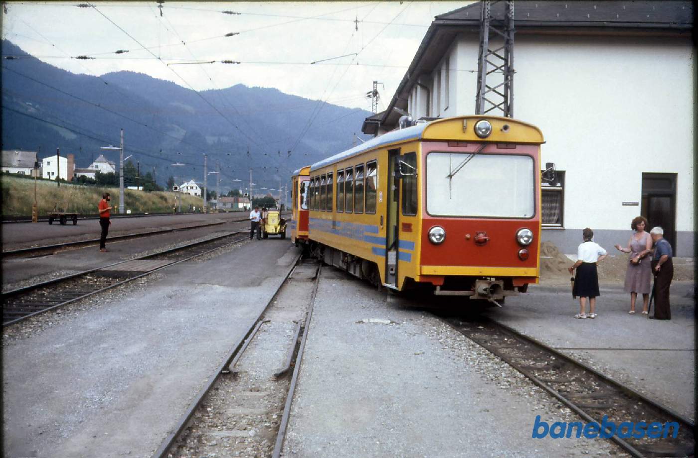 Østrig - Smalsporsbaner. Motorvogn VT (31 – 34) i Unzmarkt