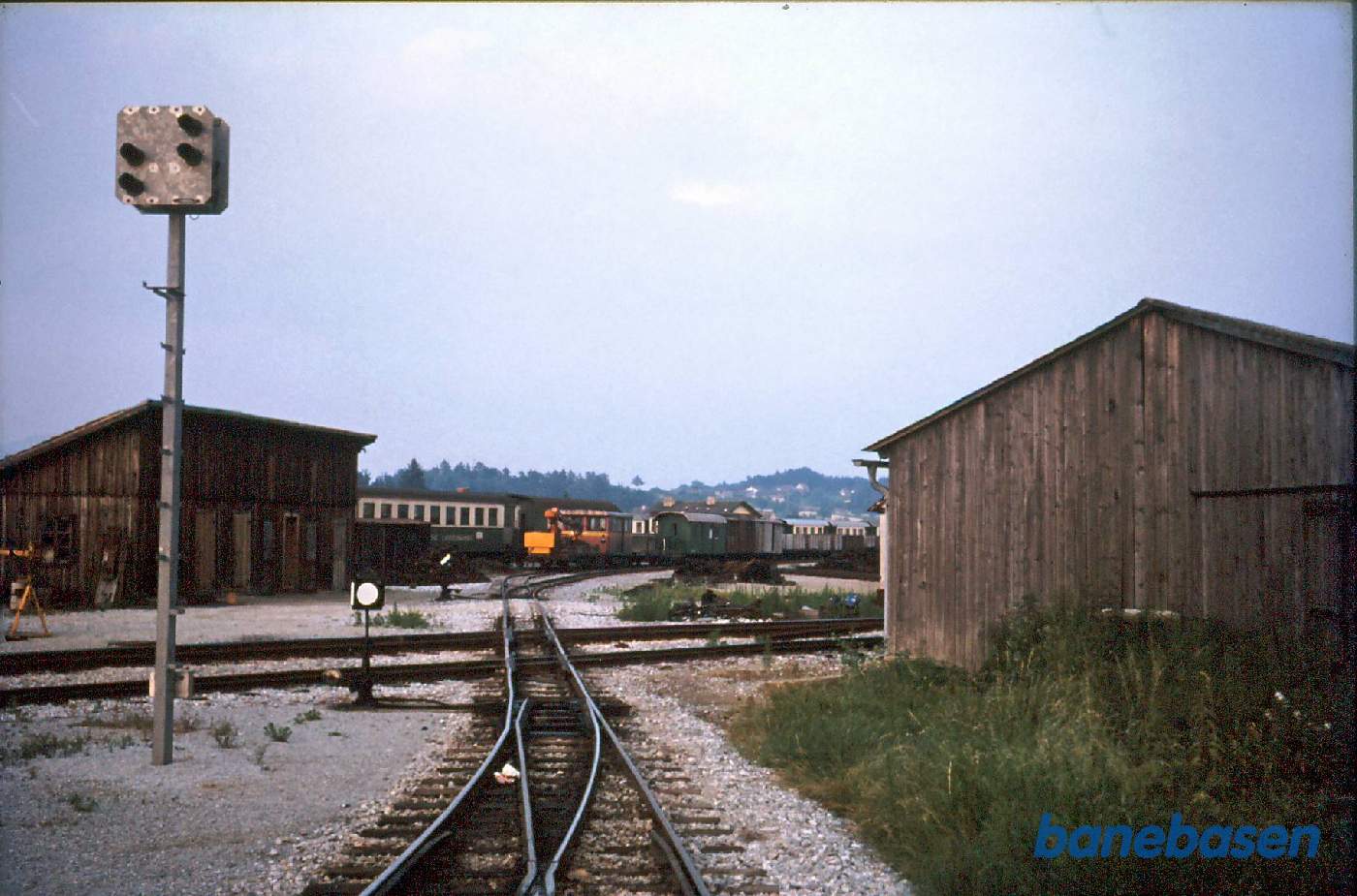 Østrig - Smalsporsbaner. Krydsning i niveau mellem normal- og smalsporet bane i Weiz