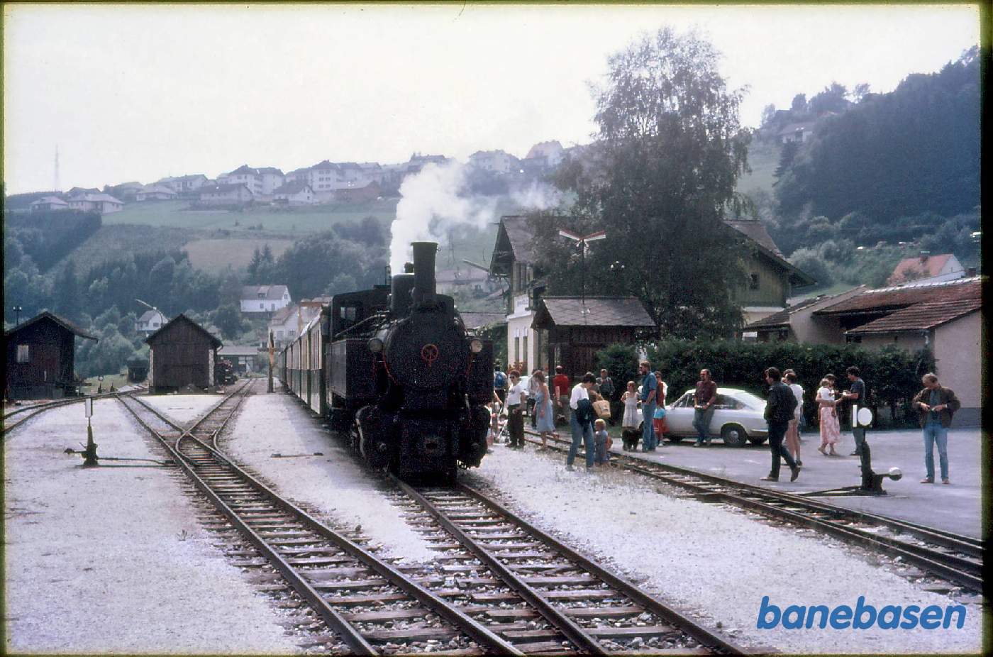 Østrig - Smalsporsbaner. Lok Kh101 ankommer med tog til Birkfeld