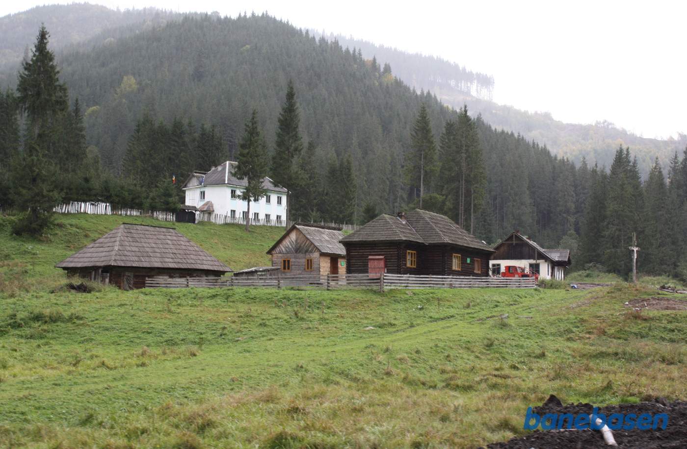 Større mellemstation med hus for grænsepolitiet