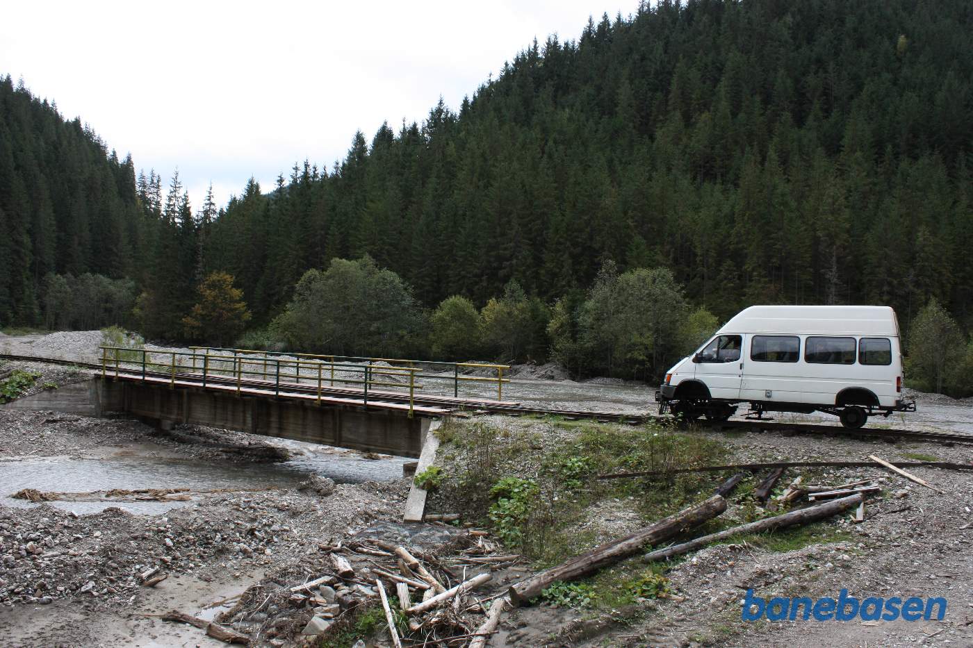 Kleinbus på jernbanehjul