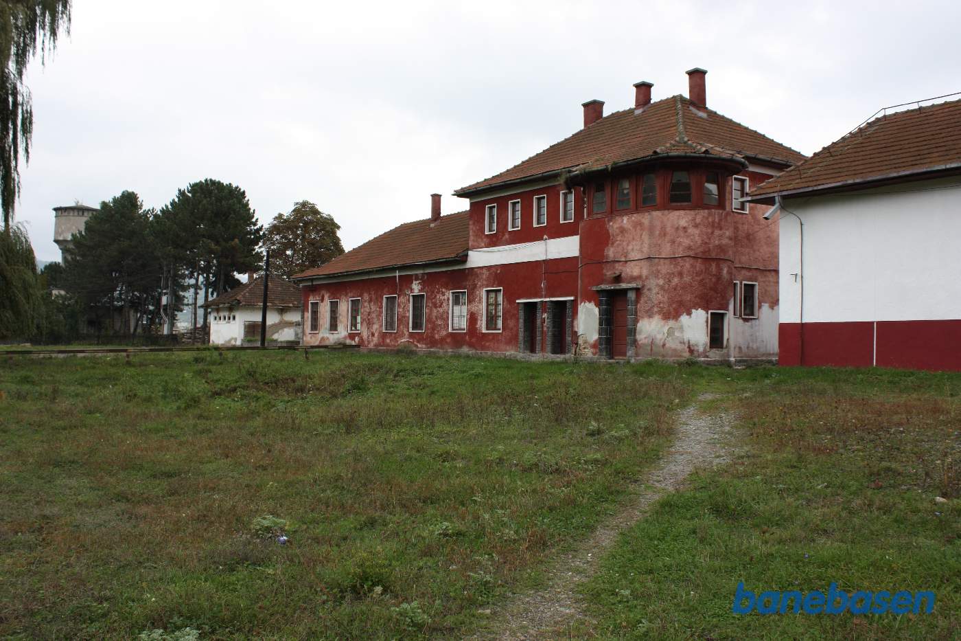 Stationsbygningen i Salva. Facade mod byen
