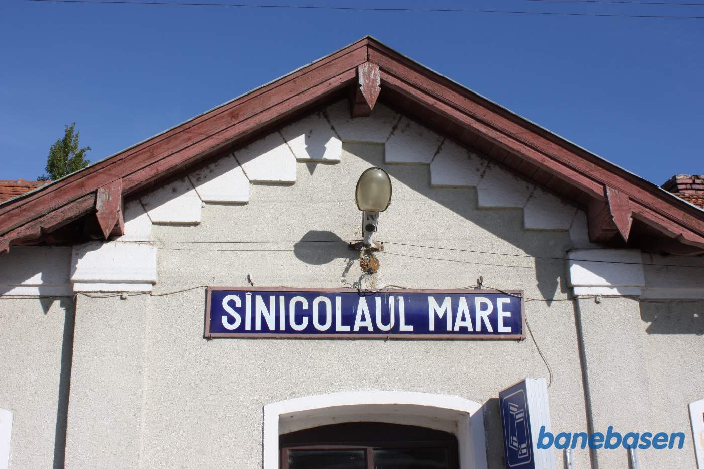 Sinicolaul Mare. Stationsskiltet