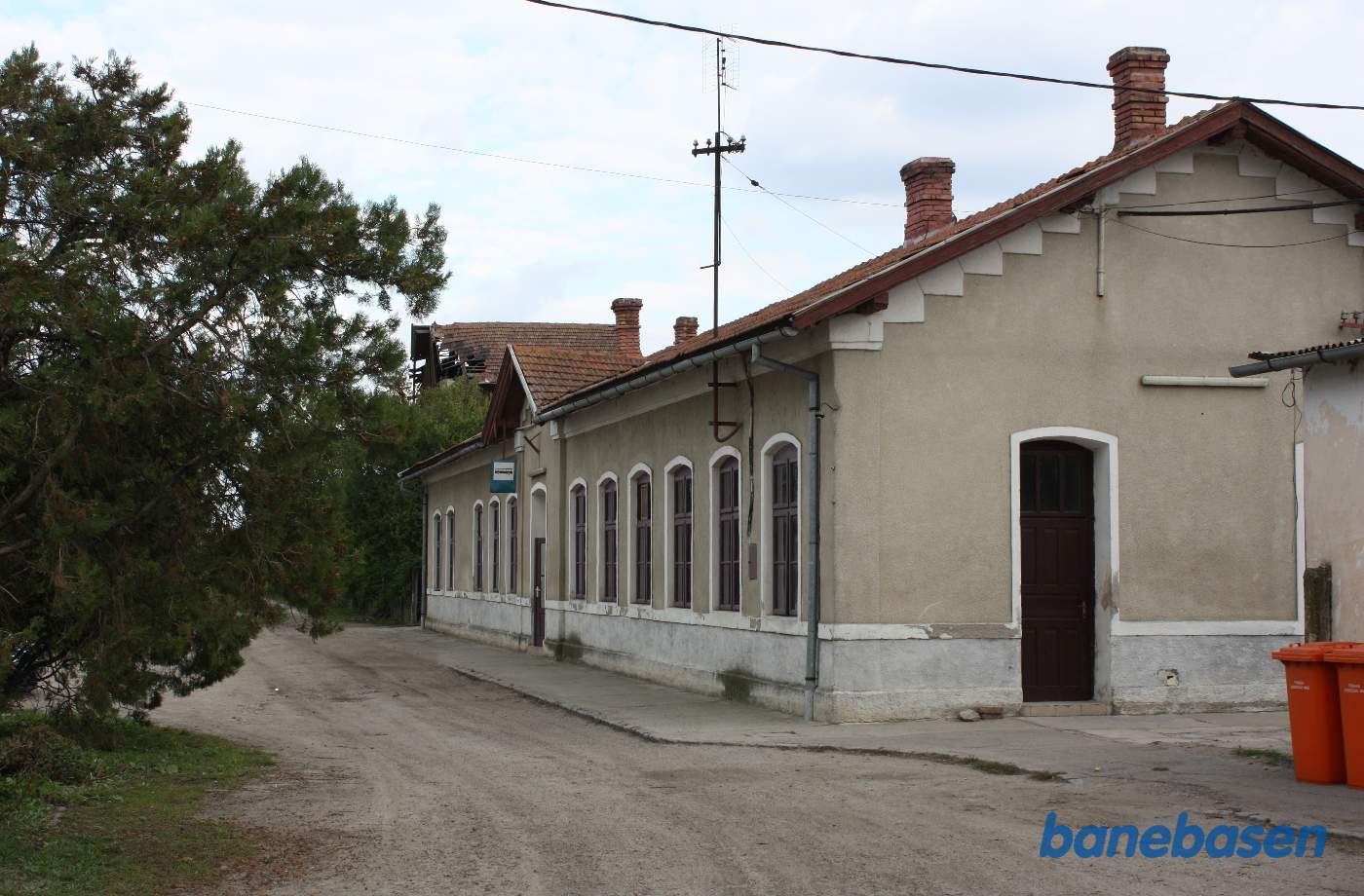 Sinicolaul Mare. Stationsbygningen set fra gaden