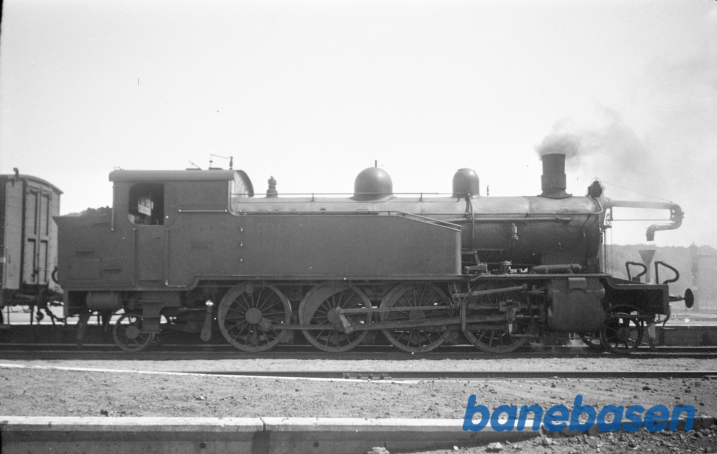 Damplokomotiv HFHJ nr. 9 med godstog på Hillerød station Damplokomotiv HFHJ nr. 9 med godstog på Hillerød station