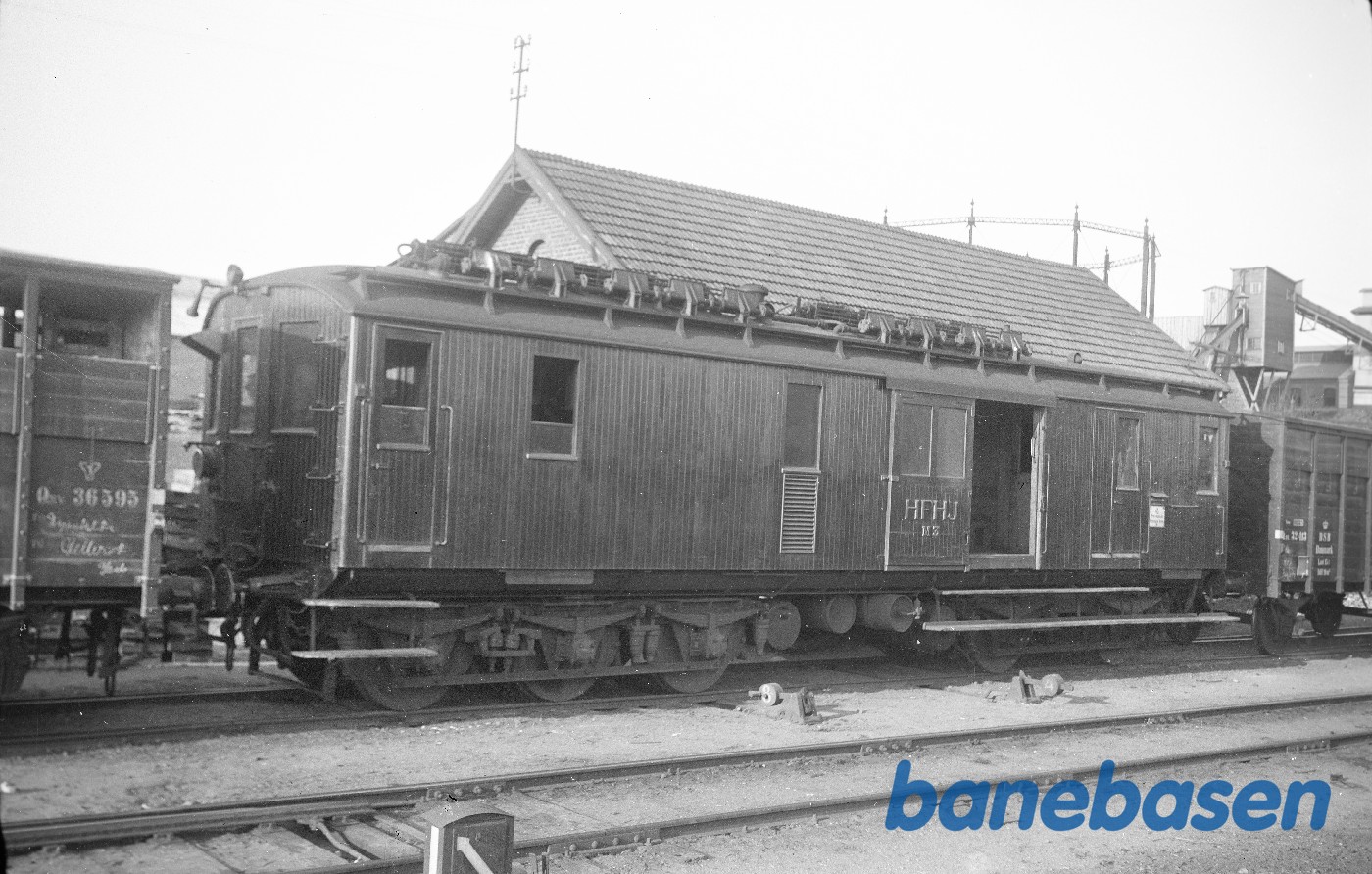 Diesellokomotiv HFHJ M 3 med godsvogne på Hillerød Lokalstation Diesellokomotiv HFHJ M 3 med godsvogne på Hillerød Lokalstation