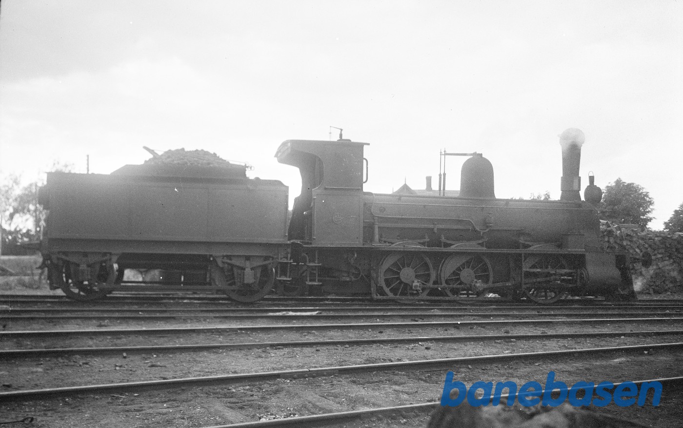 Damplokomotiv HTJ 7 ved kulrampen i Tølløse Damplokomotiv HTJ 7 ved kulrampen i Tølløse