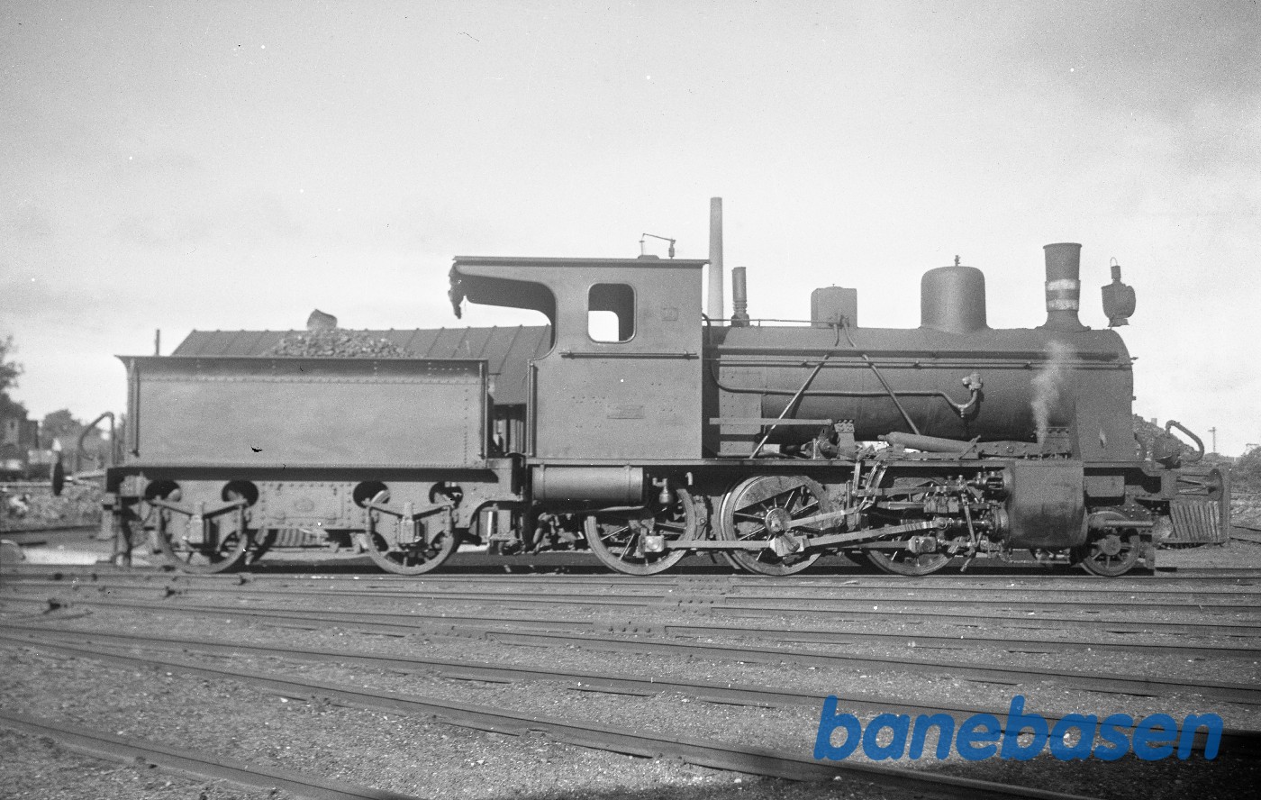 Damplokomotiv LJ 19 ved maskindepotet i Nakskov Damplokomotiv LJ 19 ved maskindepotet i Nakskov