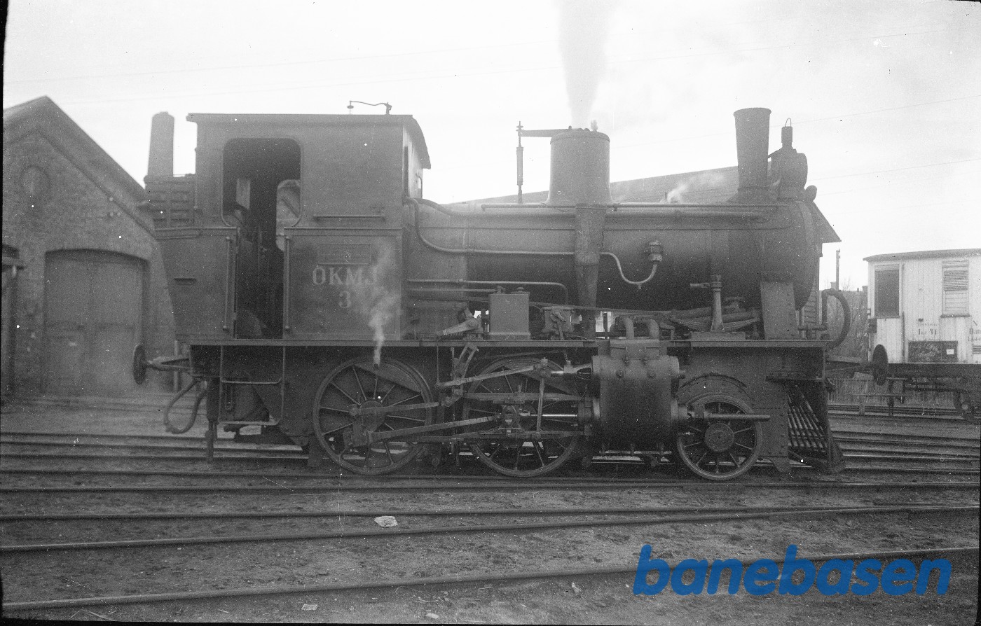 Damplokomotiv OKMJ 3 ved remisen i Bogense Damplokomotiv OKMJ 3 ved remisen i Bogense