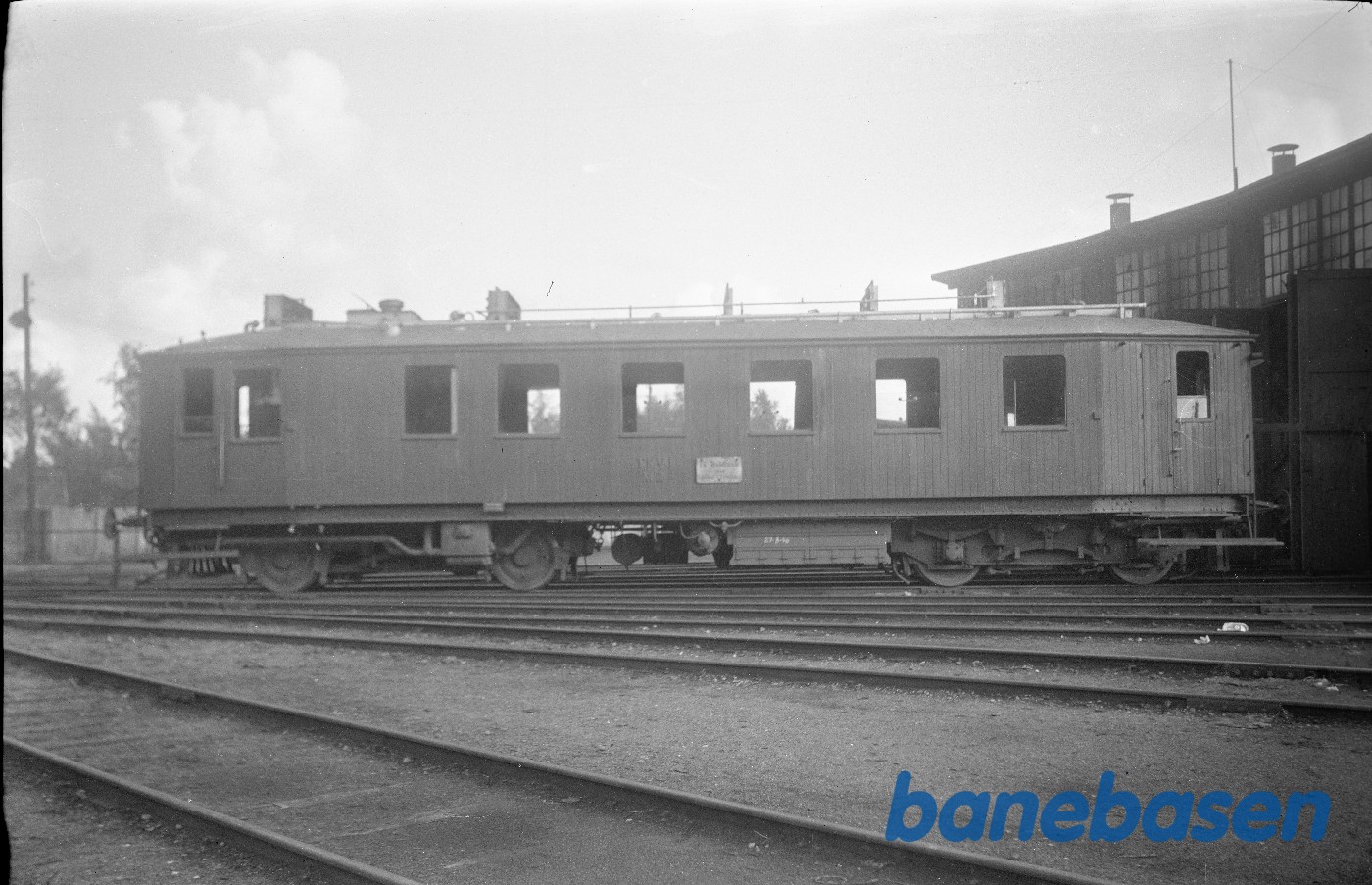 Motorvogn TKVJ M 2 ved remisen i Kolding Motorvogn TKVJ M 2 ved remisen i Kolding