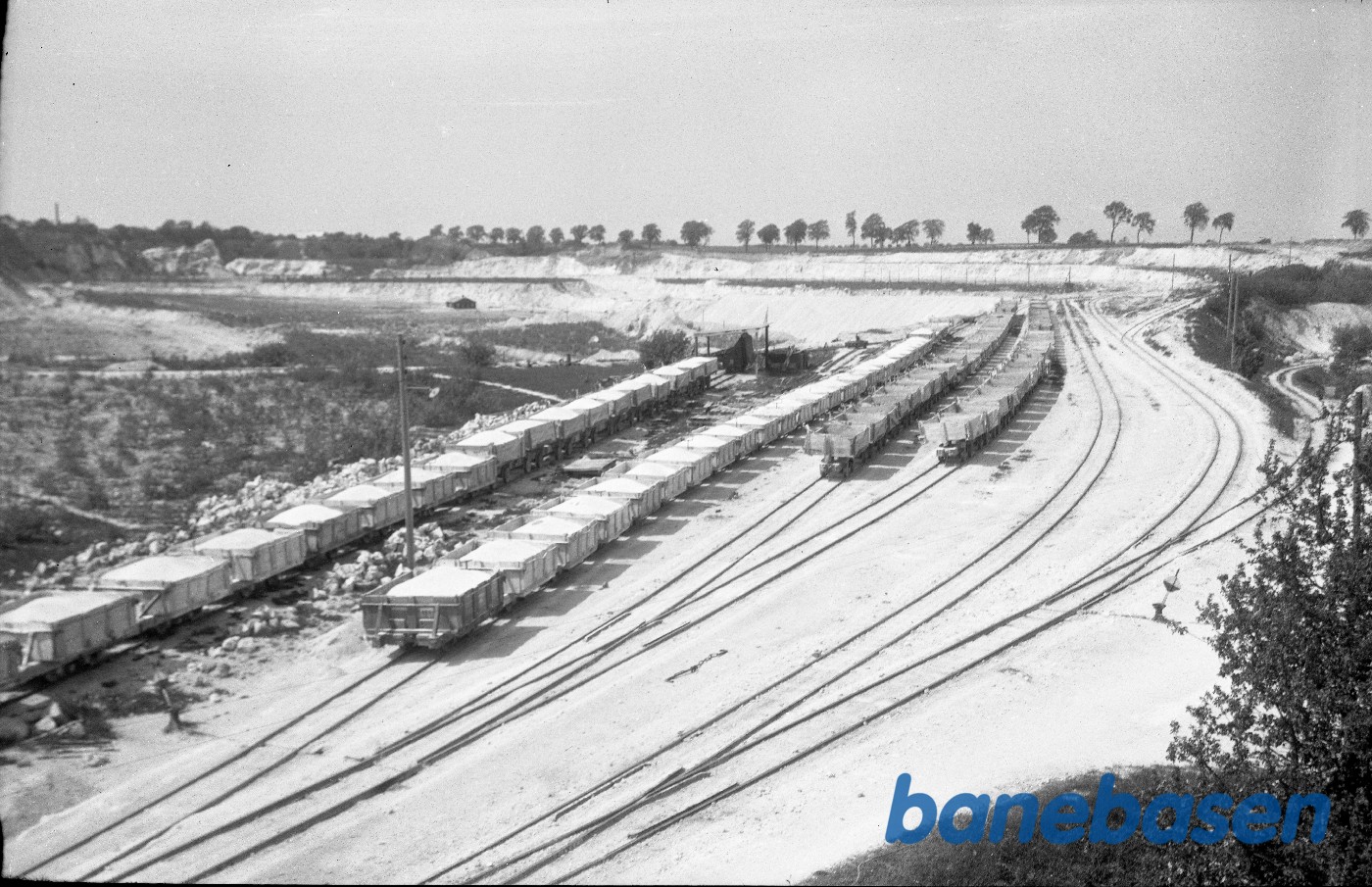 Fakse Kalkbrud med vognrækker Fakse Kalkbrud med vognrækker