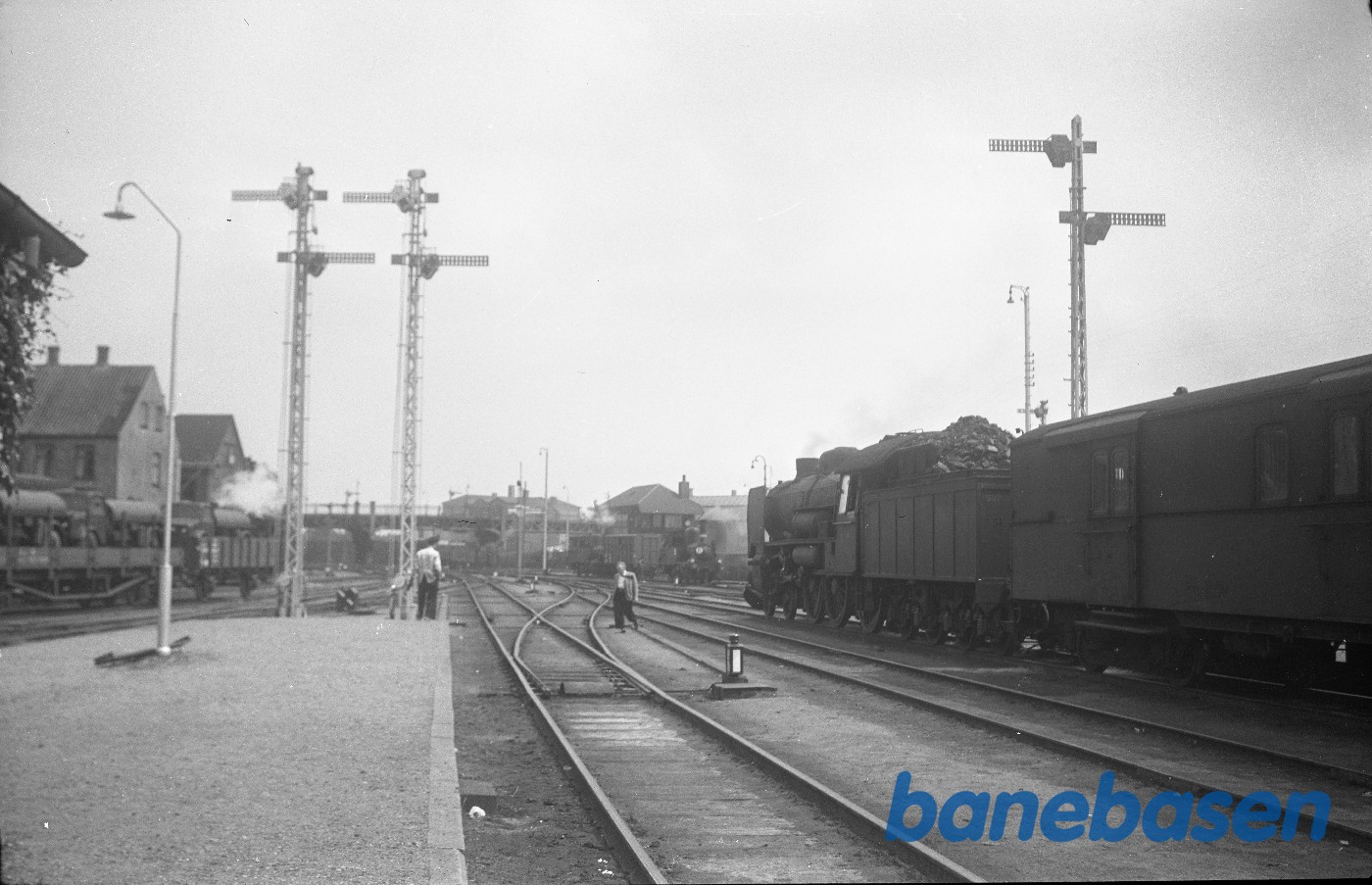 Damplokomotiv R 957 med persontog på Nyborg Færgehavn Damplokomotiv R 957 med persontog på Nyborg Færgehavn