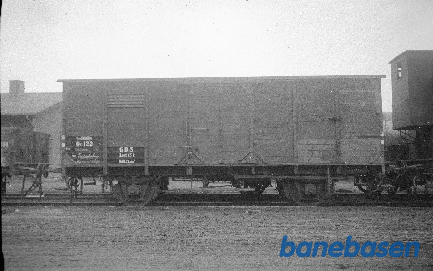 Lukket godsvogn GDS QC 122 på Hillerød station Lukket godsvogn GDS QC 122 på Hillerød station