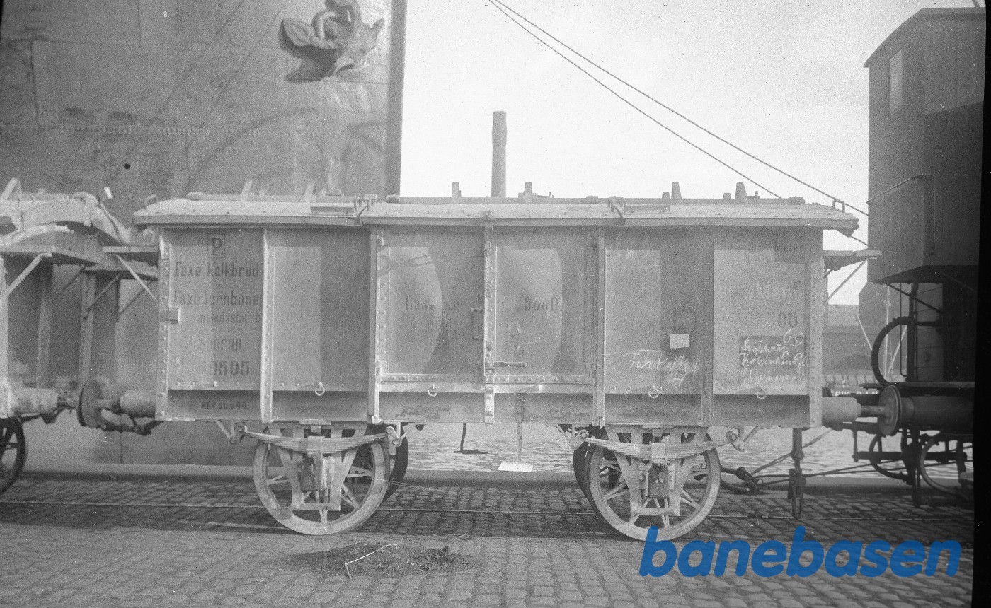 Faxe Jernbaners kalkvogn i Københavns havn Faxe Jernbaners kalkvogn i Københavns havn