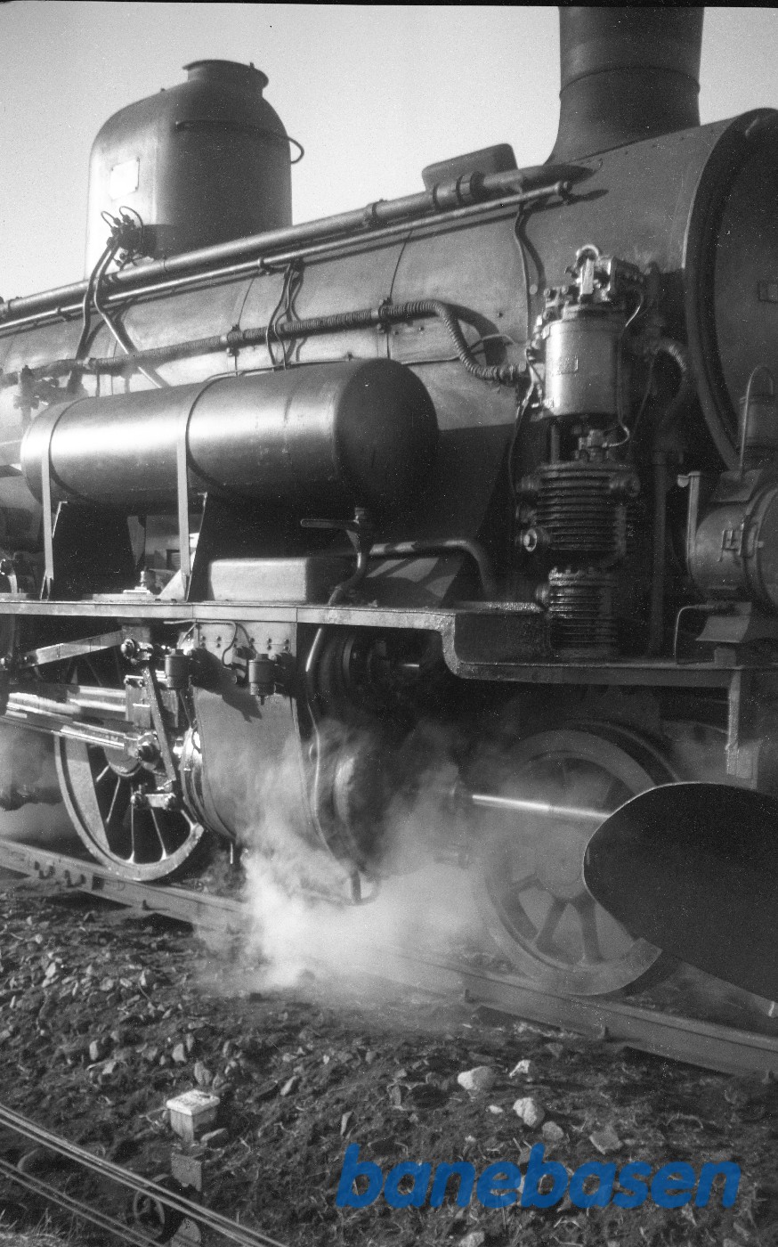 Damplokomotiv D 818, cylinder højre side Damplokomotiv D 818, cylinder højre side