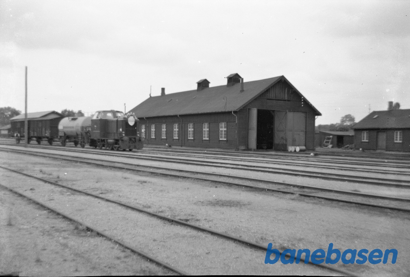 Dieselloko. Nr. 1 med godsvogne ved Amagerbro remise Dieselloko. Nr. 1 med godsvogne ved Amagerbro remise