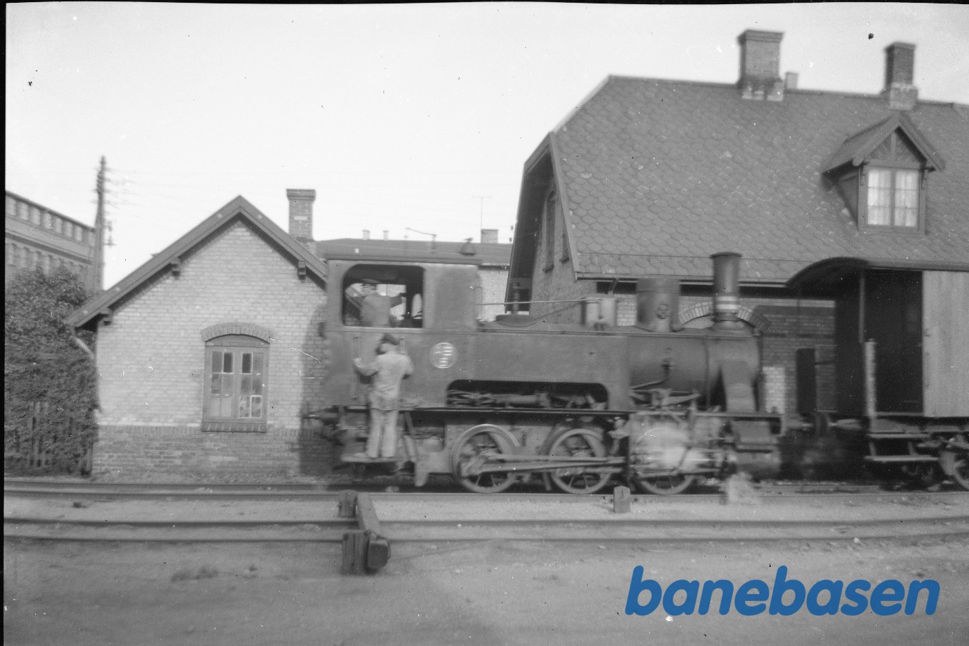 Damplokomotiv AB 6 rangerer på Øresundsvej station. Damplokomotiv AB 6 rangerer på Øresundsvej station.