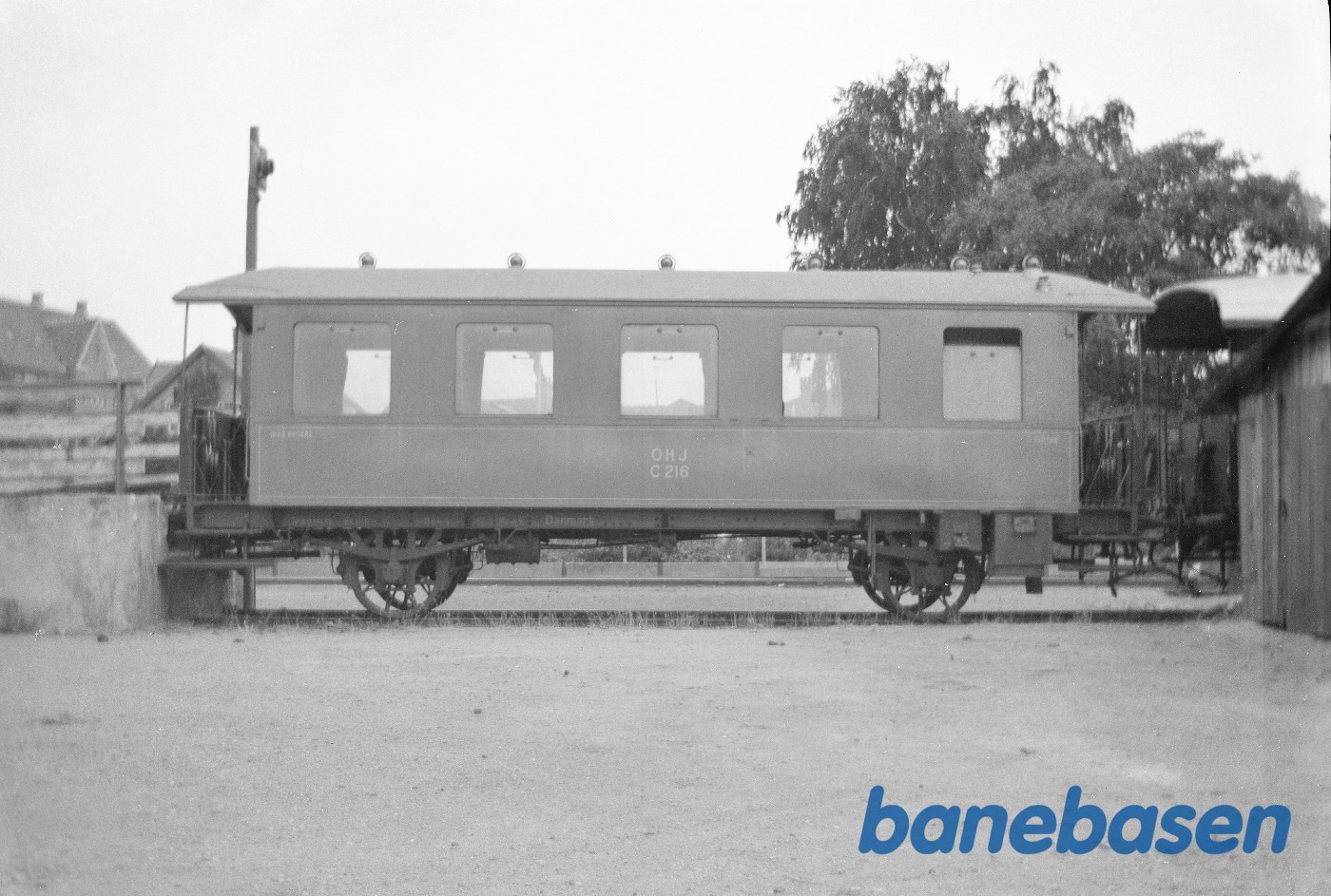 Personvogn OHJ C 216 på Nykøbing Sjælland station Personvogn OHJ C 216 på Nykøbing Sjælland station