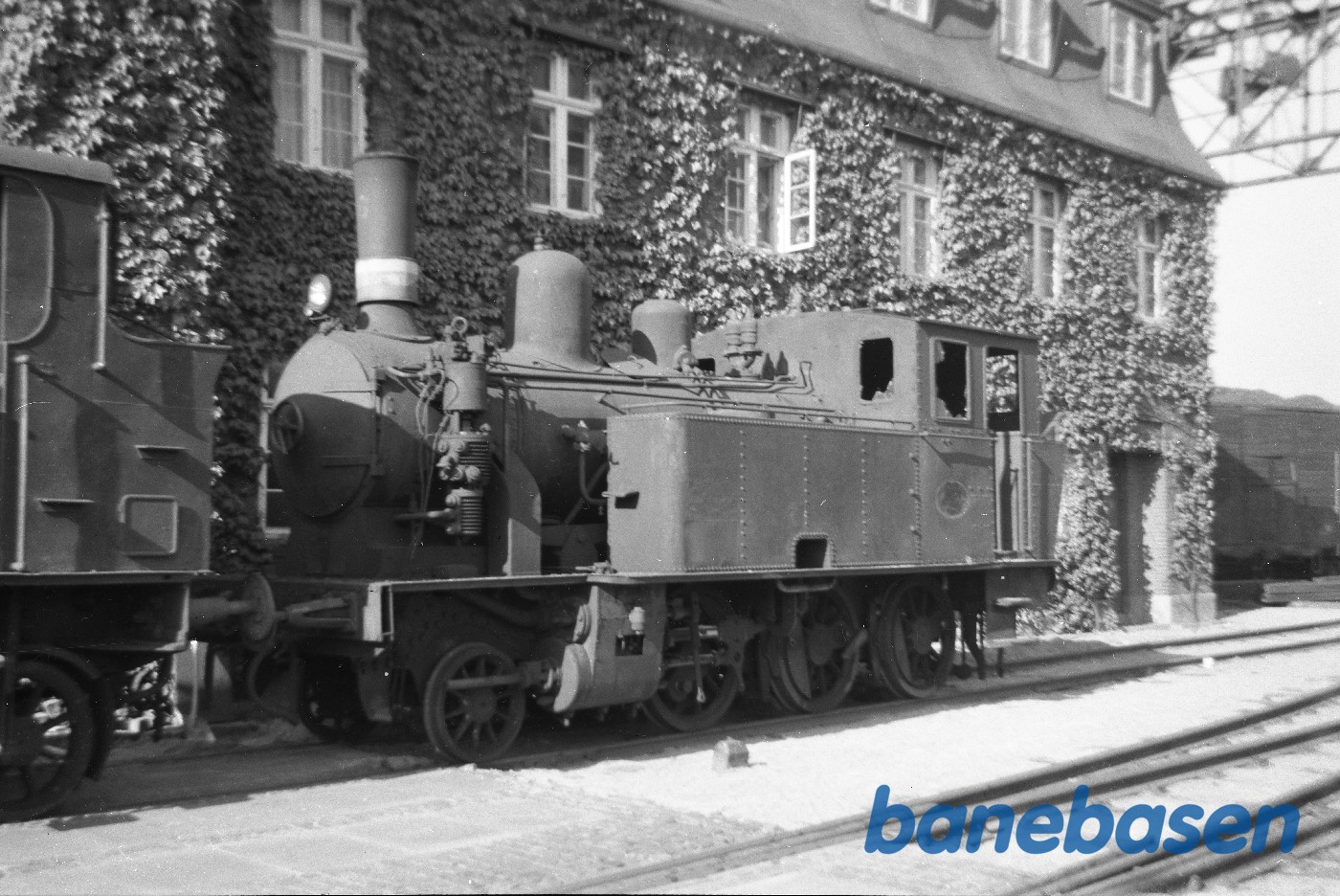 Damplokomotiv HFHJ 6 på vej til ophugning. Damplokomotiv HFHJ 6 på vej til ophugning.