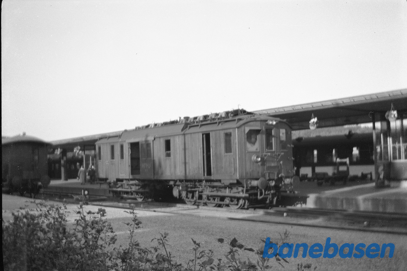 Diesellokomotiv HFHJ M 3 rangerer på Hillerød station Diesellokomotiv HFHJ M 3 rangerer på Hillerød station