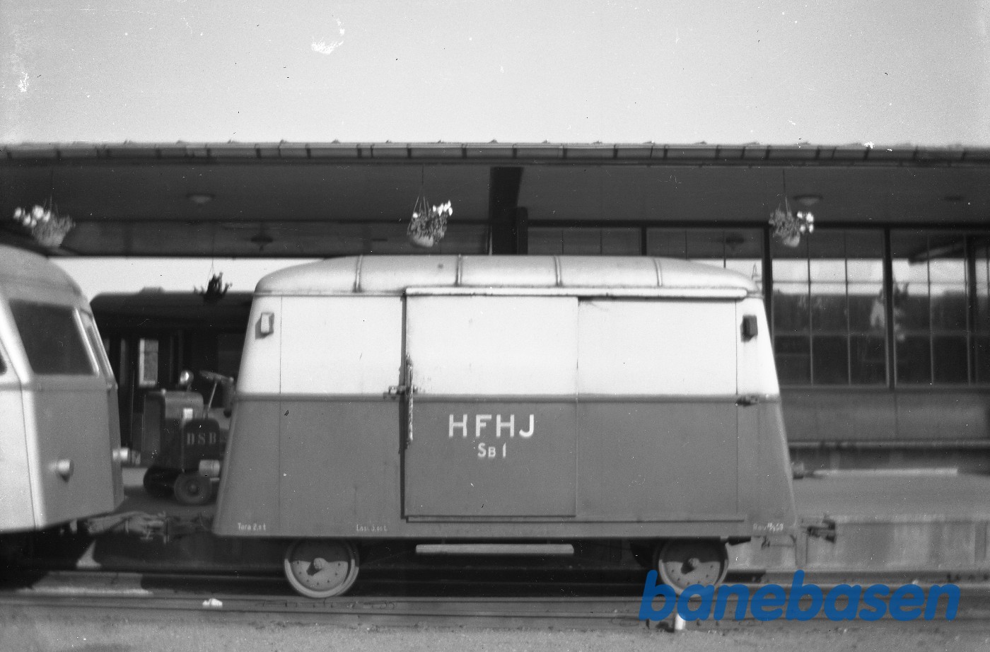 Skinnebus-bagagevogn HFHJ SB 1 på Hillerød station Skinnebus-bagagevogn HFHJ SB 1 på Hillerød station